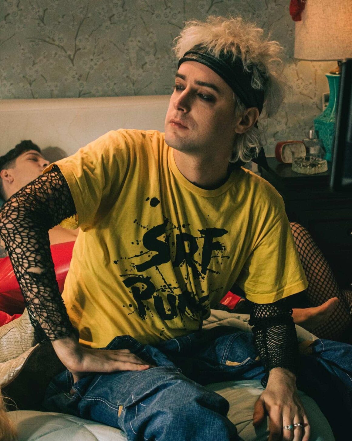 Benito Cerati - Benito Cerati nació el 26 de noviembre de 1993 en Las Condes, Santiago de Chile, es el hijo del icónico músico Gustavo Cerati y Cecilia Amenábar. Benito Cerati