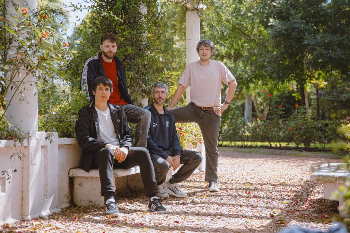 Bestia Bebé presenta "Yendo rápido a ningún lugar", su sexto disco de estudio - Bestia Bebé lanzó "Yendo rápido a ningún lugar", su sexto disco de estudio, disponible desde ahora en plataformas digitales y en formato físico a través de Primavera Labels. El álbum fue grabado, producido y mezclado por Felipe Quintans en el estudio Resto del Mundo, en Buenos Aires. Bestia Bebé. Foto: Charlie Rio Bueno