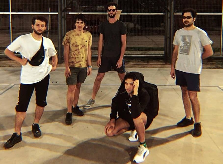 Un Planeta en el Teatro Sala Ópera - El sábado 6 de octubre, la banda platense tocará en sus tierras con los Ca7riel como invitados. Las anticipadas para ver a Un Planeta en el teatro de las calles 58 y 770 se consiguen con descuento en Jason (La Plata), Locuras (Once y Morón), la propia boletería del teatro y a través del sistema Live Pass y sus puntos de venta.
Después de girar con su música por países latinoamericanos como Brasil y México, y mientras continúa recorriendo gran parte de la Argentina, Un Planeta llega a Teatro Sala Ópera para dar un show completo.
Un Planeta se forma en 2011, en La Plata, con Gastón Le (guitarra y voz), Nicolás Carlino (bajo), Germán Galarza (batería) y Agustín Volder (teclados). Recorrieron diversos escenarios argentinos, además de haber participado en festivales como el Provincia Emergente y Lollapalooza. c2882b22 1ac2 41a0 9030 5790a0b823e5