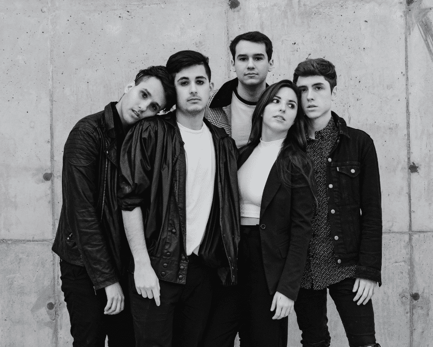 Los Amantes: "Somos inquietos" - "El segundo álbum lo estamos grabando, estamos en un proceso creativo que está buenísimo, donde están saliendo muchas canciones nuevas y explorando también otros caminos en cuanto a sonidos, letras, intenciones y estilos –cuenta Ignacio Rodríguez, guitarrista de Los Amantes-. Creemos y esperamos que a fin de año estará listo. La idea es que para diciembre salgan cinco canciones en formato Ep, una de ellas será ‘Dejame pensar’". c813c30e 83fb 4871 8e09 199ae136203e