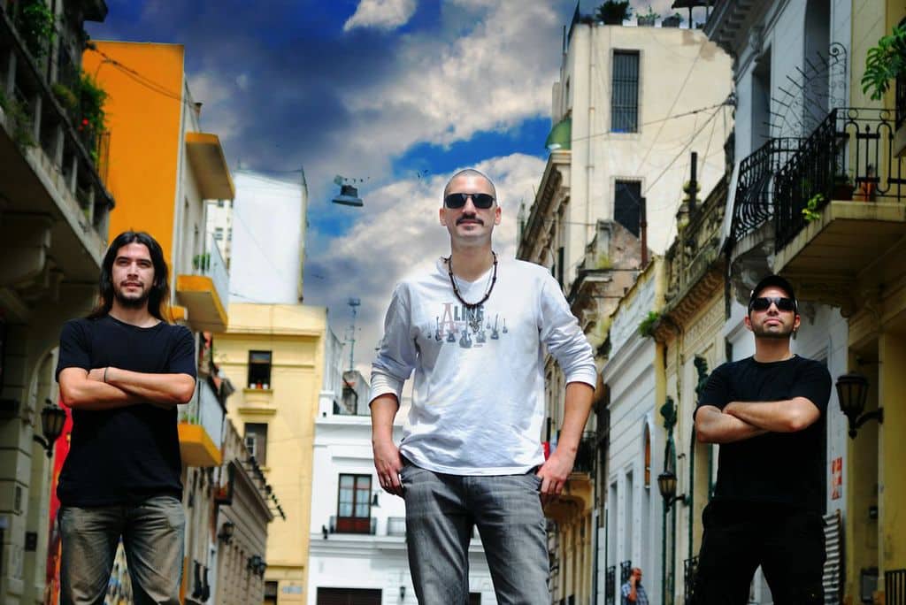 Cromo: "Somos una banda en continuo crecimiento" - El power trío cumple 10 años y, tras presentarse en la última edición de Cosquín Rock, planea un 2015 con festejos y nuevo álbum. cromo