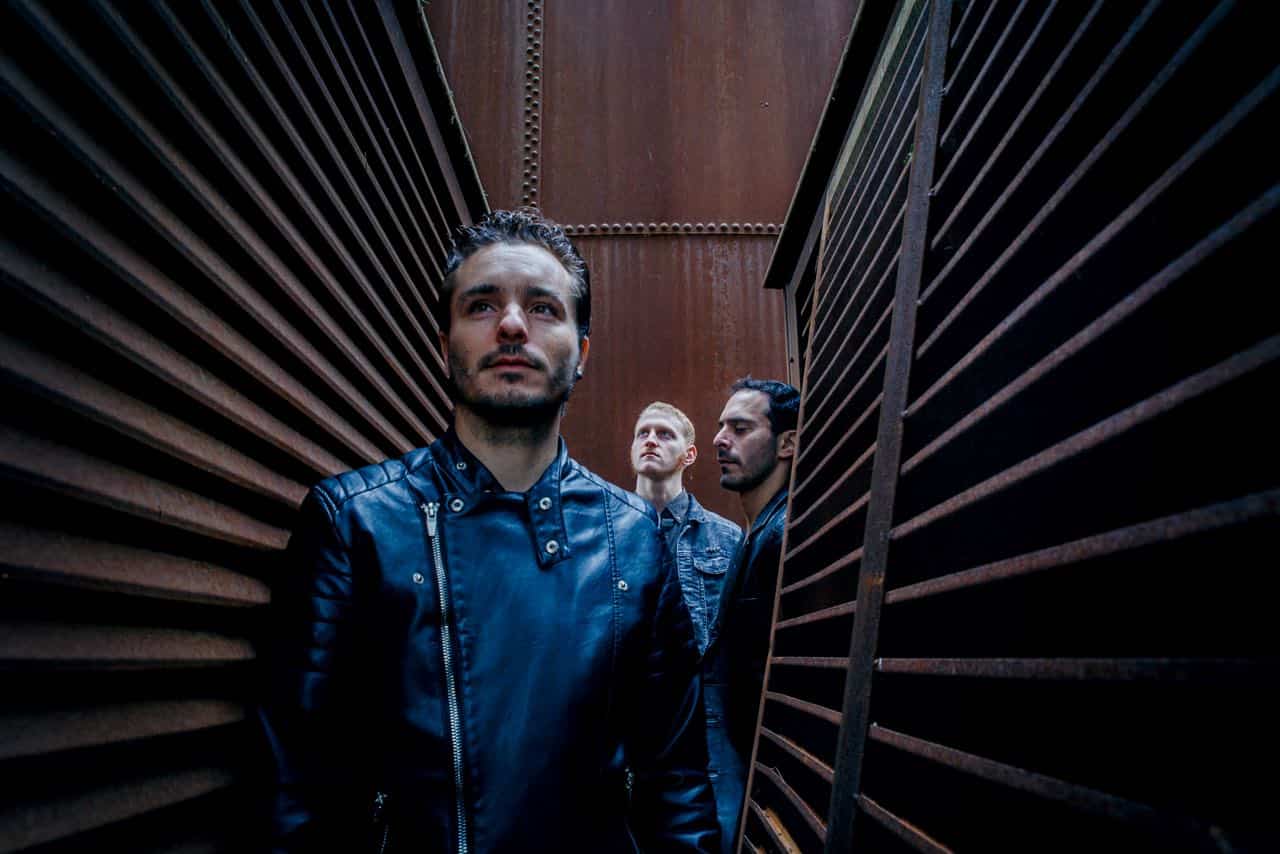 Lucas Guinart: "El amor es central en la obra" - “Quise mostrar una instantánea del momento en el que me replanteé muchas cosas a nivel humano y musical –confiesa Lucas Guinart-. El nombre hace referencia a esa serie de retratos de distintos momentos y de cómo germinaron en canción. El amor en todas las formas que queramos pensarlo es central en la obra. También hay referencias al paso del tiempo y a qué hacemos con eso. Creo que son problemáticas particulares del quiebre de los treinta y tantos y del balance que hacés para atrás y para adelante”. db2a8c28 d1e6 46ce ad54 255b0745b37e