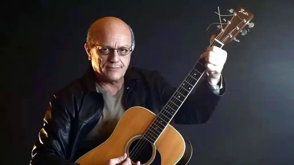 Emilio Del Guercio - Este guitarrista y bajista participó de dos de los grupos más importantes del rock nacional: Almendra (1967/70) y Aquelarre (1971/77). En 1979 fundó la Eléctrica Rioplatense, junto a Eduardo Rogatti (guitarra), José Luis Colzani (batería), Alfredo Desiata (saxo) y Eduardo Zvetelman (teclados). Con este grupo alcanzó su máximo fervor cuando se presentó en Obras junto a Spinetta Jade, pero lo disolvió para reincorporarse a Almendra. Emilio Del Guercio