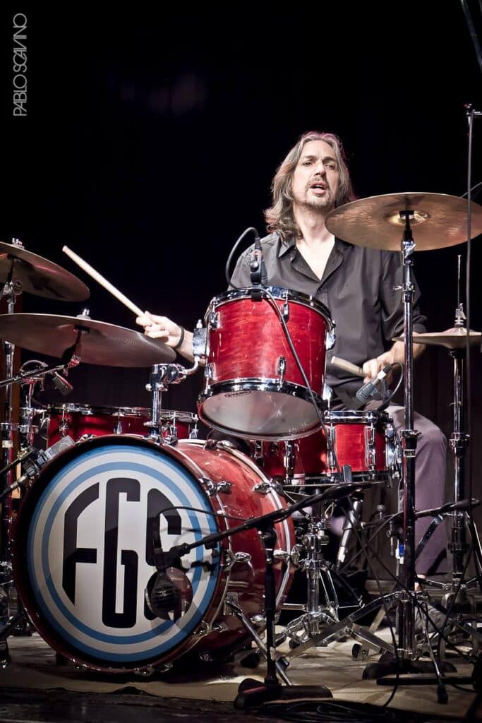 Federico Gil Solá - Federico Gil Solá fue el segundo baterista de Divididos, entre 1990 y 1995. Federico Gil Solá