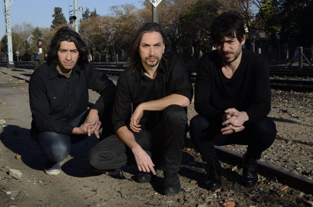 Federico Gil Solá - Federico Gil Solá fue el segundo baterista de Divididos, entre 1990 y 1995. Federico Gil Solá con Exiliados, 2013