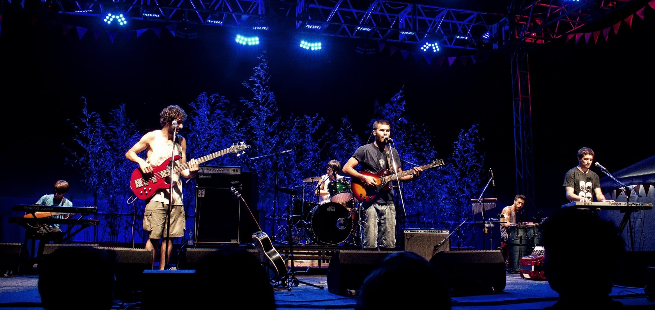 Quiénes Son: Félix y Los Sin Fritz - El sexteto marplatense acaba de lanzar su segundo disco y se prepara para presentarlo en el palermitano The Roxy Live. felix 1