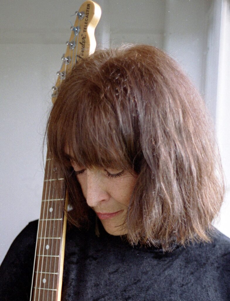 Gabriela - Gabriela Parodi fue la primera mujer del rock nacional. Hija de un diplomático, vivió en Portugal, Turquía, Irlanda, Brasil y Francia. Regresó al país en 1969 y se conectó con Rodolfo García, Edelmiro Molinari y Rinaldo Raffanelli. Ya por entonces tocaban "Campesina del Sol", "Abre el día" y "En la lluvia y nada más". Gabriela. Foto: Laura Tenembaum