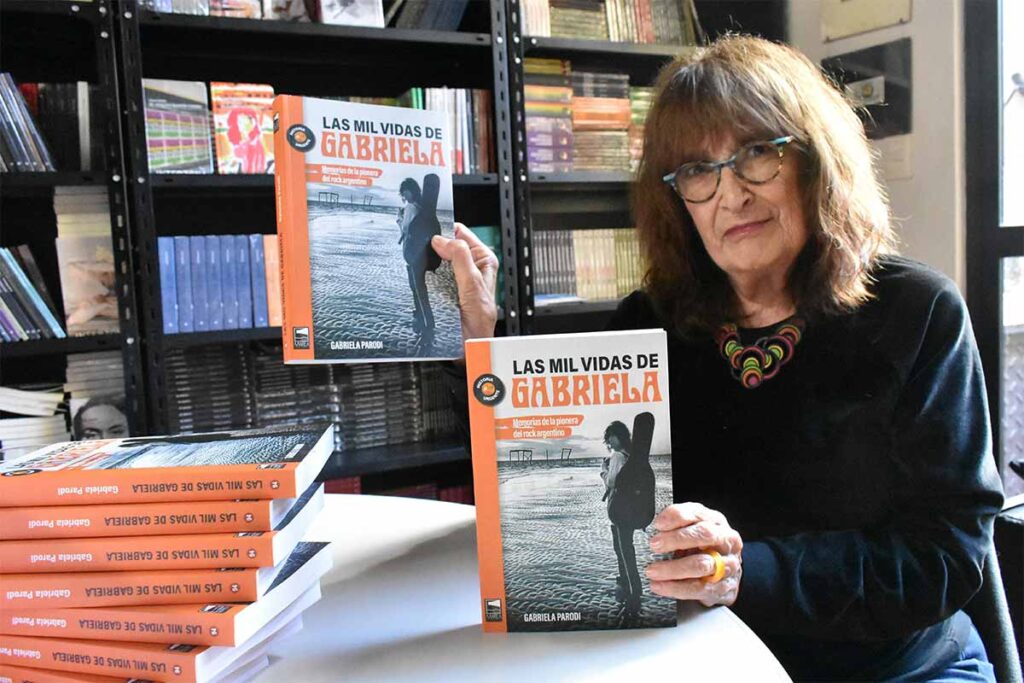 Gabriela - Gabriela Parodi fue la primera mujer del rock nacional. Hija de un diplomático, vivió en Portugal, Turquía, Irlanda, Brasil y Francia. Regresó al país en 1969 y se conectó con Rodolfo García, Edelmiro Molinari y Rinaldo Raffanelli. Ya por entonces tocaban "Campesina del Sol", "Abre el día" y "En la lluvia y nada más". Gabriela. Foto: Marea Editorial
