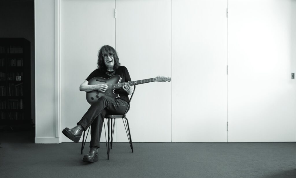 Gabriela - Gabriela Parodi fue la primera mujer del rock nacional. Hija de un diplomático, vivió en Portugal, Turquía, Irlanda, Brasil y Francia. Regresó al país en 1969 y se conectó con Rodolfo García, Edelmiro Molinari y Rinaldo Raffanelli. Ya por entonces tocaban "Campesina del Sol", "Abre el día" y "En la lluvia y nada más". Gabriela. Foto: Chino Zavalía