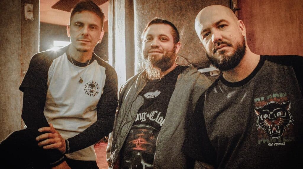 Granada - GRANADA, la banda formada en el año 2007, fundada por Guillermo Estévez (Voz líder y guitarra) edita en el año 2010 el EP "Tocá Metal Cagón" y en el año 2012 el disco "Historias”. Ambos producidos por Guillermo Estévezen Estudio BLACKTAPE.La banda debuta compartiendo escenario con la banda americana, Black Dahlia Murder, y continúan una maratón de shows en vivo en todo lugar posible dentro de Capital y el conurbano bonaerense, así como también en el interior del país, compartiendo escenarios con artistas locales de la talla de Horcas, D-Mente, Pork, O,connor, Plan 4, etcétera. Granada