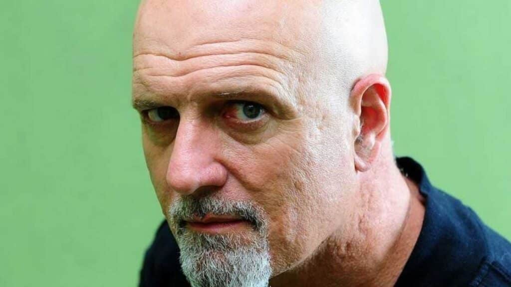 Gustavo Cordera - Gustavo Cordera fue el cantante y principal compositor de Bersuit Vergarabat, una de las bandas más representativas de la década del '90, pero aún sin dejar oficialmente ese proyecto, editó en 2009 su disco debut, "Suelto", inspirado por la fusión de la cumbia, el techno y el rock. Gustavo Cordera