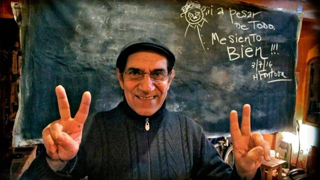 Horacio Fontova - Guitarrista y cantante que lideró agrupaciones de humor y rock latino. La primera de ellas fue Fontova Trío, que contaba en sus filas a Carlos Mazzanti (bajo y coros) y Fena Della Maggiora (percusión y coros). Editaron el primer disco en 1982, con el hit "Me tenés podrido". Horacio Fontova
