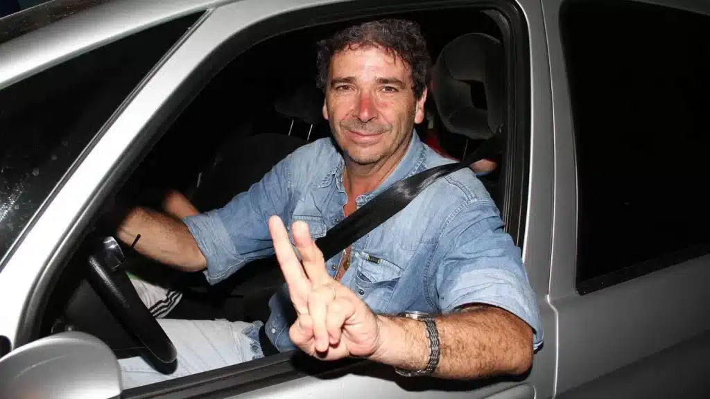 Ignacio Copani - Este cantautor se caracteriza por sus melodías simples y letras relacionadas al amor y a lo social, generalmente con rimas o toques humorísticos. Ignacio Copani