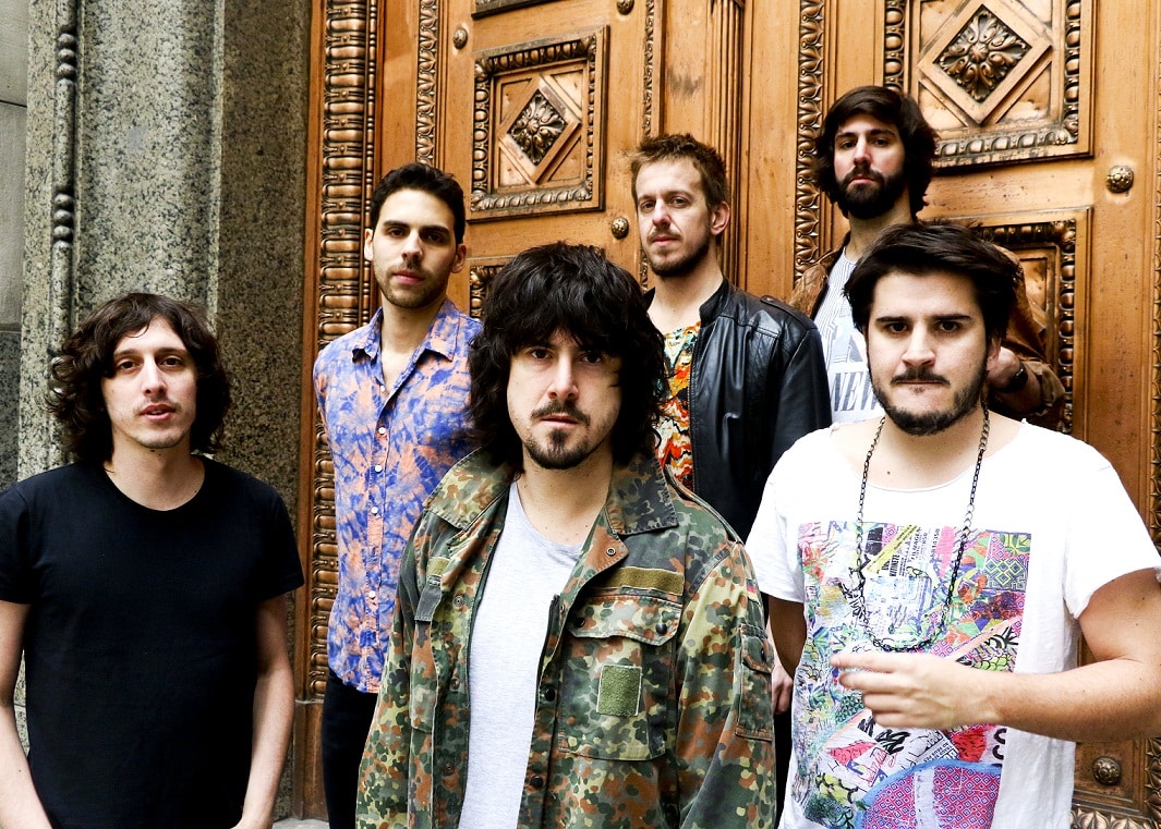 Lamaren: "Somos bastante inquietos" - "Gori es uno de nuestros héroes del underground y haber trabajado con él nos enseñó mucho sobre procesos de grabación, búsqueda de texturas y demás cuestiones", remarca Fran acerca de la influencia musical que puede notarse en Lamaren y agrega: "En cuanto al sonido, hay algunos temas con presencia de guitarras acústicas y quizás haya un poco de Fantasmagoria en eso, pero no creo que mucho más". lamaren