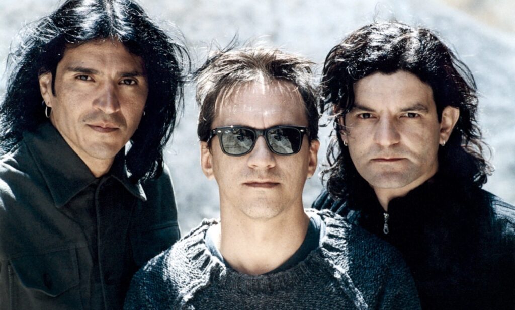 Los Enanitos Verdes - En 1984 se incorporan dos nuevos integrantes: Sergio Embroni (guitarra y voz) y Tito Dávila (teclados). Como quinteto editan el primer disco ("Los Enanitos Verdes"). Para la segunda placa ("Contrareloj", 1986) cuentan con la producción artística de Andrés Calamaro. Felipe Staiti, Marciano Cantero y Daniel Piccolo, de Los Enanitos Verdes. Foto: José Luis Massa