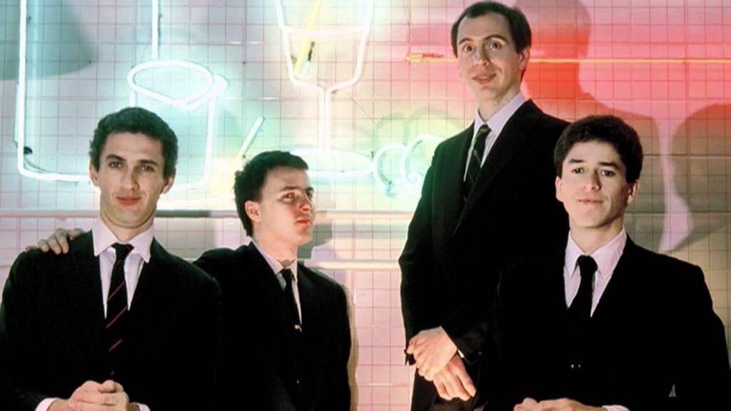 Los Helicópteros - Esta banda, precursora de la "música divertida", fue formada en 1981 y realizó su primera presentación en la discoteca New York City el 10 de diciembre de ese año, con su formación original de Uki Goñi, Marcelo O'Reilly, Ramiro Bustos Fierro y Chapete César. Los Helicópteros