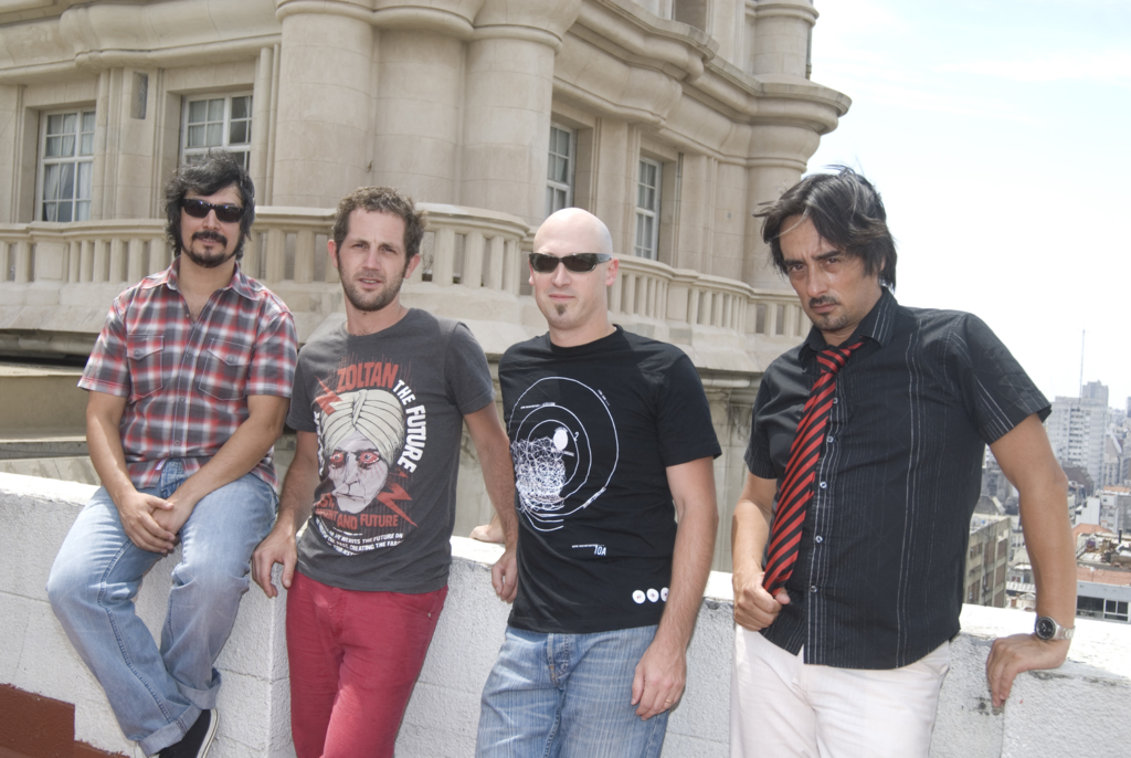Los Super Ratones - Esta banda nació como trío en Mar del Plata en 1985 y se llamaba, simplemente, Los Ratones. Al año siguiente se incorporó una segunda guitarra de Barassi, ganaron el premio a la banda revelación del Festival de la Juventud y mutaron el nombre a los Súper Ratones. Super Ratones, 2009. Foto: Cecilia Salas