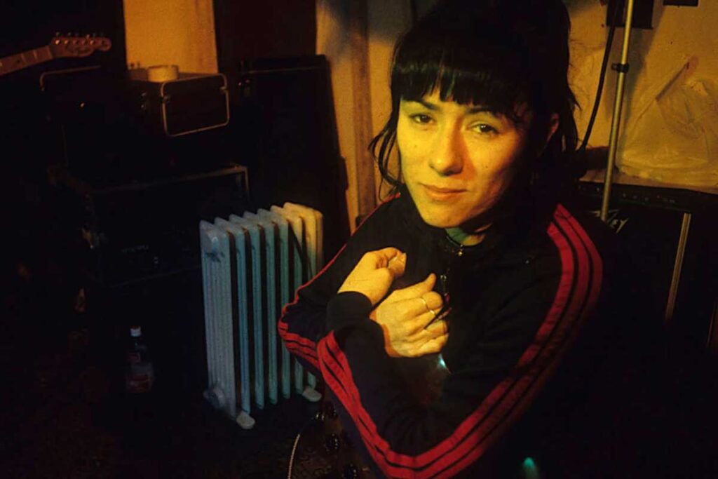 María Gabriela Epumer - Paralelamente a su participación en la banda de Charly García, María Gabriela Epumer, ex-Viudas e Hijas de Roque Enrol armó su banda propia, A1. En más de quince años de carrera, Epumer integró Rouge, la Montecarlo Jazz Ensamble y el dúo Maleta de Loca. Con Viudas grabó tres discos y con Charly, cuatro. Matías Mango (teclados y coros), Miguel Bassi (bajo y coros), Demián Cantilo (batería y coros), Conse Soáres (percusión) y Eric Schermerhon (guitarra) la acompañaron en la primera etapa, para el disco "Señorita corazón". María Gabriela Epumer