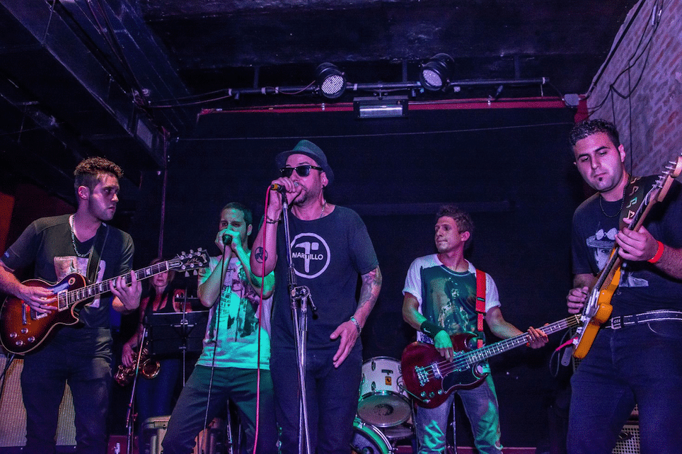Martillo: "Queremos salir a defender estos temas" - Martillo cuenta con un álbum debut, "Hijos de Adán", lanzado en 2013, un año después de haberse formado el grupo. Para esta reedición, donde los vientos toman mayor presencia sobre las bases de rock and roll y blues, decidieron sumar cuatro temas nuevos, varios invitados y un cover de “Tomé demasiado”, de Pappo, además de tener en la producción al prolífico baterista Bolsa González. martillo