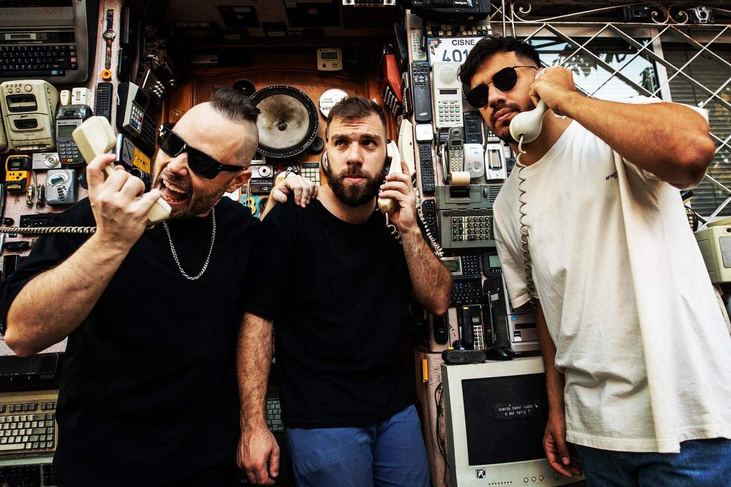 PR1MO: "Siempre dejamos un espacio para la imaginación" - El power trío PR1MO destaca su esencia y frescura en su debut con el álbum "Al otro lado". pr1mo