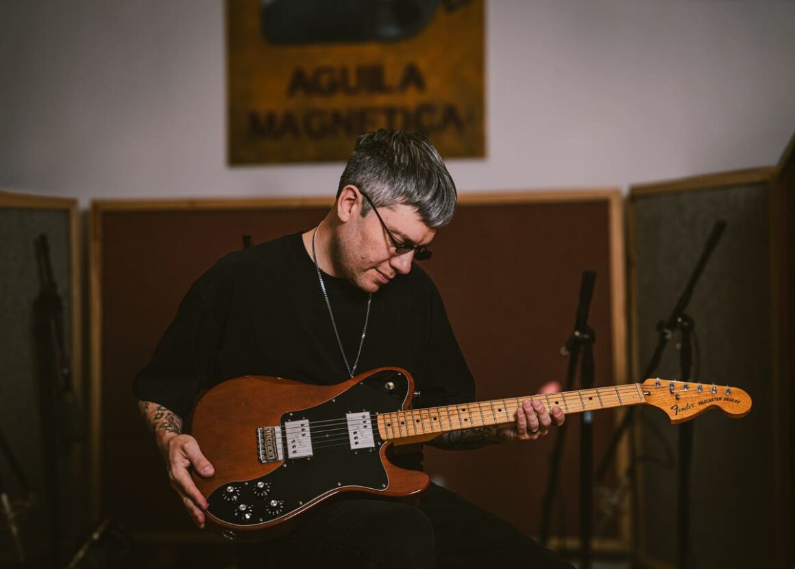 RC - “RC” fue como Rubén Amadeo Capizzano nombró a su proyecto solista. La idea surgió a fines de 2015 y comienzos de 2016 a partir de un puñado de canciones en el tintero y la inquietud de sumergirse en el mundo independiente. RC. Foto de prensa