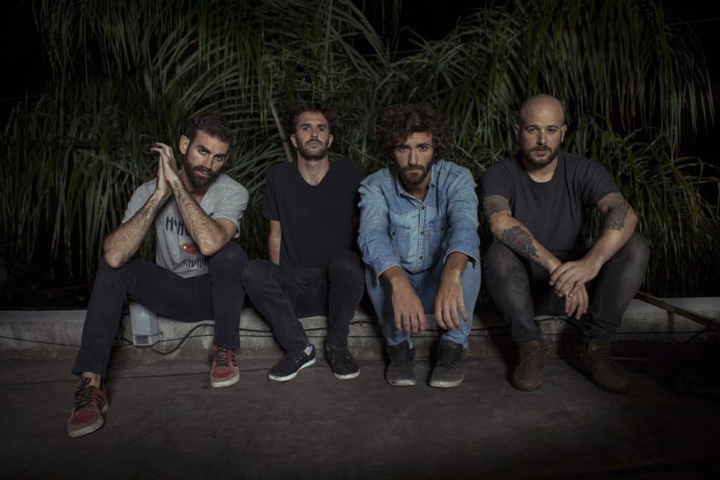 Rey Primate: "Somos familia y amigos" - Ignacio y su primo, Franco Etchebarne (guitarra y voz) tocaron juntos en una banda en 2012 que no duró más de siete meses. Al año siguiente se sumó Manuel, hermano del bajista, en batería y, entre zapadas, comenzaron a aparecer las primeras canciones de Rey Primate, proyecto que terminó de armarse con el ingreso de Santiago Cavallero en guitarras. rey primate 1024x683 1