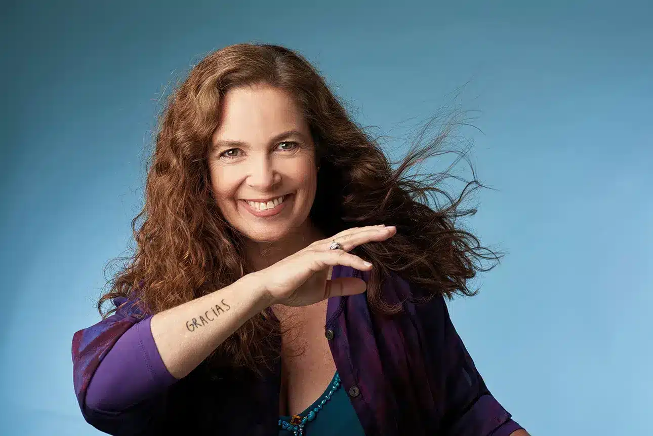 Sandra Mihanovich: 40 años de música y lucha por la diversidad - Sandra Mihanovich, una figura emblemática del cancionero nacional y una destacada activista en la lucha por los derechos de la comunidad LGBTIQ+, celebra con orgullo el aniversario de su disco "Hagamos el amor". Sandra Mihanovich