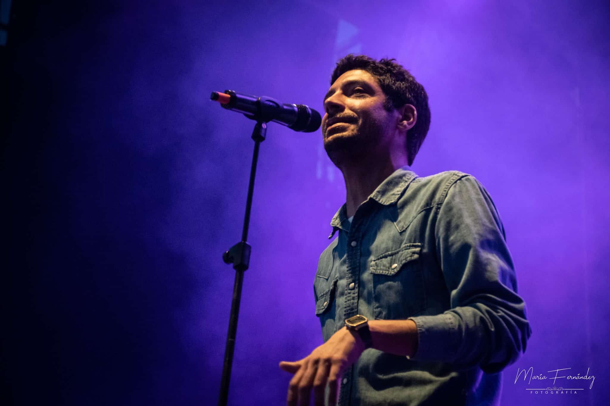 El Festival Bandera debutó ante una multitud - La organización del Bandera (parte de los que realizaban el recordado Quilmes Rock en la city) publicó, ya en domingo, en sus redes sociales "Recién termina...y esto es solo el comienzo. Gracias a todos por estar en el primer #FestivalBandera18". No cabe duda que los productores de este festi salieron victoriosos y sentaron un precedente, un cambio de paradigma en el que quizás las bandas y el público tengan el mismo prestigio. La música fue por momentos sonido de fondo de una enorme convocatoria que se asemejó mucho más -y evitando comparaciones odiosas- al Lollapalooza que al hasta ahora inalcanzable Cosquín Rock. 0db3c746 6fee 4264 a22a a974b574fc28