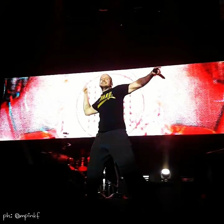 Demoledor show de Residente en Rosario - El boricua llevó su gira internacional a Rosario en lo que fue una noche inolvidable y enérgica. Dio junto a su excelsa banda cosmopolita un gran concierto conformado por las nuevas canciones de su álbum homónimo y los hits inoxidables y bailables de Calle 13. Salvo algunos momentos de paz, como cuando sonó "Milo" (la canción que le escribió al hijo que tuvo con la argentina Sole Fandiño), las dos horas y media de Residente fueron a pura explosión. 1b888049 4b94 410c 81ac 67424377f814