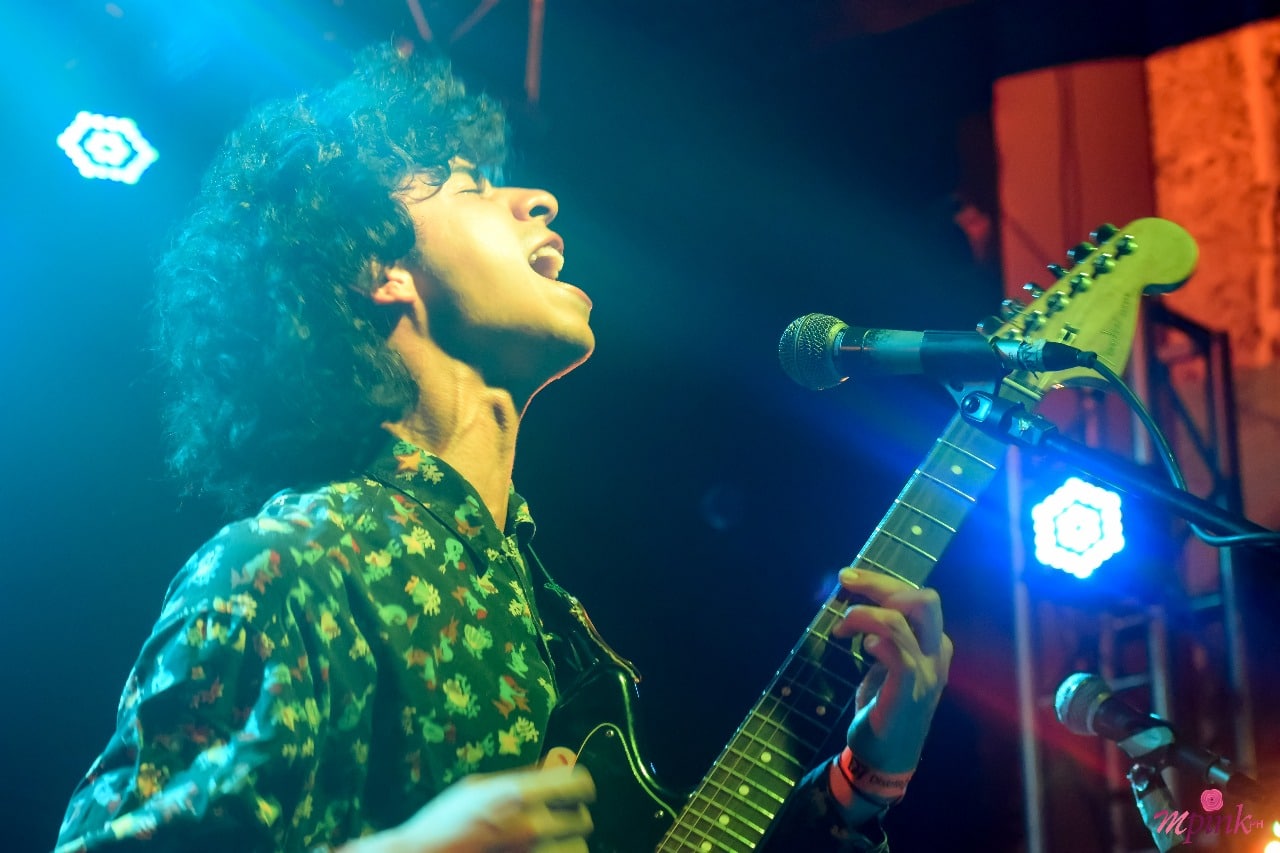 Luca Bocci & The Golden Papets en la Ciudad de Pobres Corazones - La noche tuvo un condimento extra y es lograr entender que Luca Bocci es una voz privilegiada y en Rosario pudo apreciarse a un público que fue específicamente a verlo ya que tras el recital el Distrito se tiño de rica y agradable cumbia pero esa ya es otra historia. 1c4c68d4 5c20 47fd afd4 ca5894fe10fc
