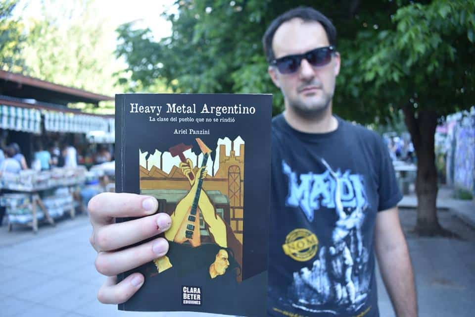 "Heavy metal argentino", de Ariel Panzini - El libro de Ariel Panzini, abogado especialista en Derecho Penal por la Universidad de Buenos Aires, se propone explicar el factor que permite agrupar al movimiento metalero argentino en general, más allá de su heterogeneidad artística e ideológica, el cual es ser portador de conciencia de clase trabajadora en una perspectiva hacia los derechos humanos. Así el autor plantea que se ha conformado una ética metalera basada en la lucha social y cultural hacia las diferentes problemáticas sociales que se han presentado a lo largo de la historia en Argentina, pero también en Latinoamérica en general. 2565f412 2e49 4874 a725 2f47d0e13775