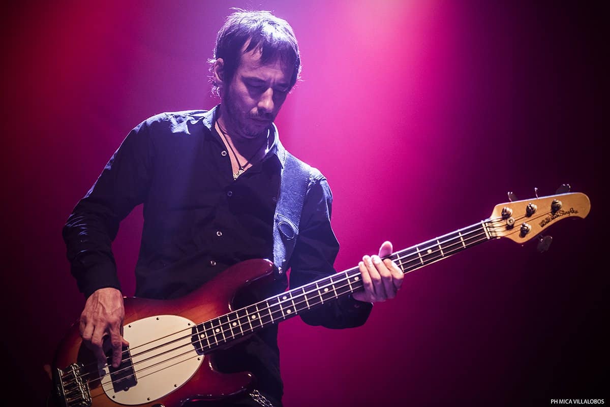 Guasones en el Teatro Vorterix: la sonrisa del villano - Guasones implementó su infalible esquema de invasión en el Teatro Vorterix. Brindaron dos notables actuaciones centradas en su último álbum, "Locales calientes". De esa manera, finalizó una gira nacional comenzada en el icónico estadio Luna Park aquel lejano sábado 29 de agosto. 27b13011 e994 4a12 9cef 41b4a13c9318