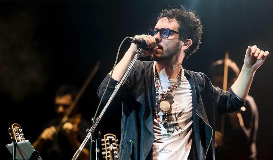 Lisandro Aristimuño llega con su gira al Teatro El Círculo - El año pasado abrió el concierto de Sting en Capital Federal, cerró la participación nacional del Festival Lollapalloza, presentó "Constelaciones" con entradas agotadas en el Luna y en los principales escenarios del país. Lo hizo luego de agotar ocho Gran Rex, recorrer varias veces la Argentina a sala llena y presentarse en España, Uruguay, Chile, Perú, Bolivia, Ecuador, Colombia, Brasil y México. Este sábado 25 de agosto se presenta en Rosario. 280ddf14 164d 47e3 8e93 2c5a78f3fac6