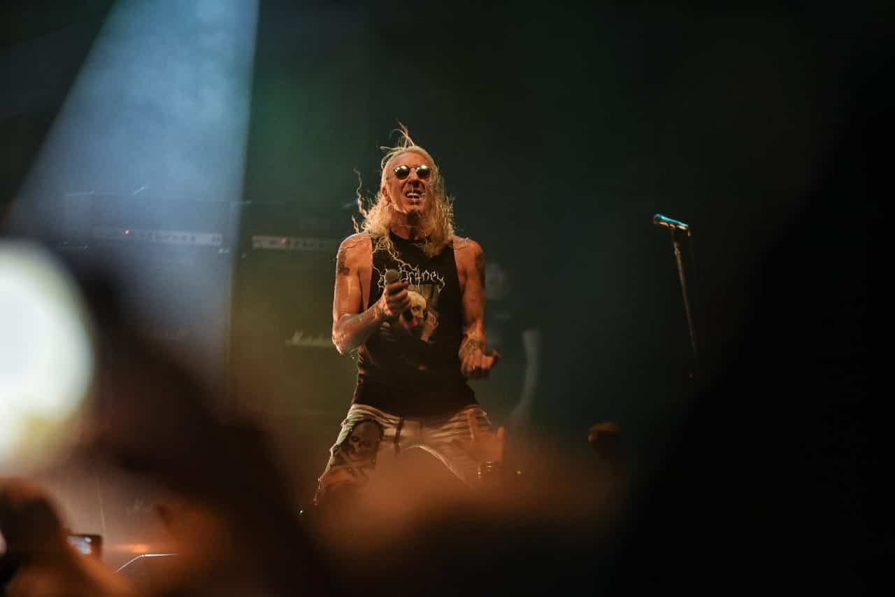 Dee Snider en el Teatro Vorterix: cuando la calidad le gana a la cantidad - Una hora y diez. Catorce temas. Con la posibilidad de ver los setlists de antemano en internet, más de uno se habrá entristecido con que el concierto de Dee Snider fuera a durar tan poco. Y más considerando la extensa carrera del vocalista de 64 años: Twisted Sister, Desperado, Widowmaker, sus discos solistas... 29478acd 9e8e 4264 b7cd e22d32b464ee