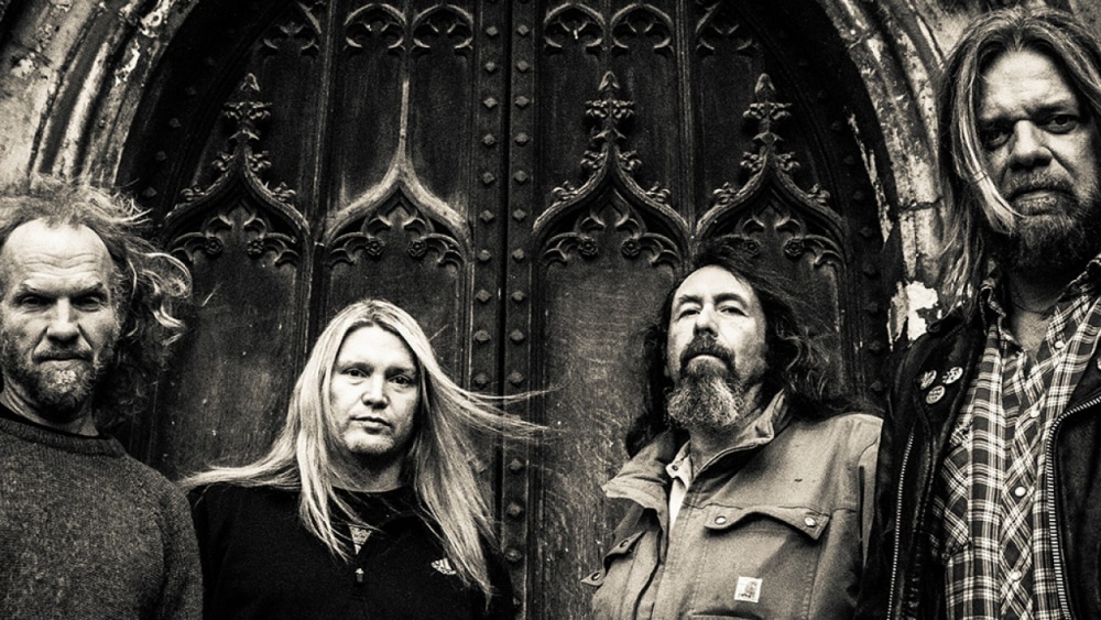 Corrosion of Conformity: "Fue grandioso que Queen nos haya reconocido" - "Estoy sentado bajo el sol esta mañana -dice el fundador de Corrosion of Conformity del otro lado del teléfono-. Tengo que cuidar a mis dos chicos que están jugando, pero todo bien". Desde que Woody Weatherman atiende su celular, hay una cuota de humildad y de felicidad que se mantendrá durante toda la nota. 40cd1c6c 4ea8 469a a77c fd20cc8960af