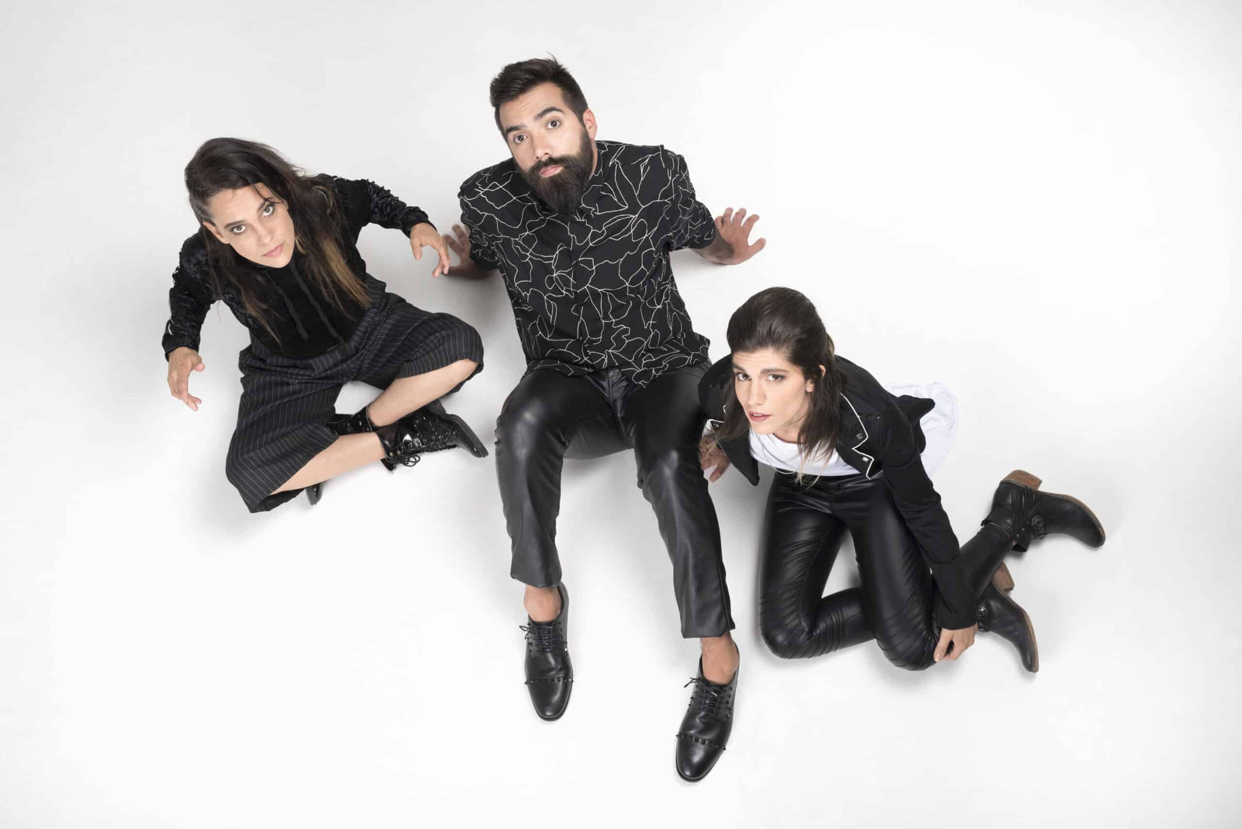 Floyd celebra aniversario con Eruca Sativa - El tercer aniversario del local de Dorrego 1362 será el viernes 12 de octubre y contará con un memorable concierto, a cargo del trío cordobés, liderado por Lula Bertoldi, Brenda Martín y Gabriel Pedernera. Este show especial de Eruca Sativa en Floyd Rock Pub comenzará a las 23:30 del viernes 12 y las entradas anticipadas se consiguen en la ticketera de Rosario Rock (Corrientes 755, PA) y online en el sitio web AlPogo.
Floyd invita a este evento muy especial, no sólamente para festejar su 3° aniversario ya que además será la excusa para presentar todas las reformas que se hicieron en el local, estrenando las canillas de cerveza artesanal, además de cada uno de los espacios que representan su espíritu recitalero.
El de Floyd no será un cumpleaños como cualquier otra ya que van a estar tocando esa noche, nada más y nada menos que, Erurca Sativa. También habrá DJs invitados, promociones en barra y algunas sorpresas que se irán develando más cerca de la fecha, 45baa2c6 abf8 421c bcae 6afe3cff4f76 scaled