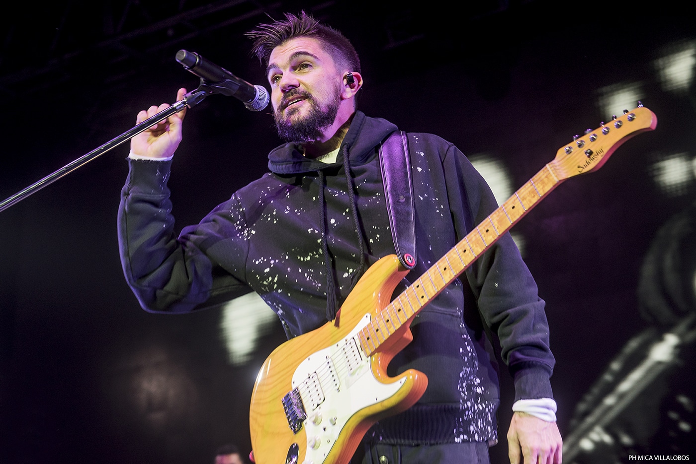 Juanes y una noche a puro baile en el Luna Park - El cantante presentó su 8vo disco de estudio en el mítico estadio porteño con una propuesta musical donde repasó sus grandes éxitos. Fotos de Mica Villalobos. 588de27f eebc 4966 94f3 858e60b07fef