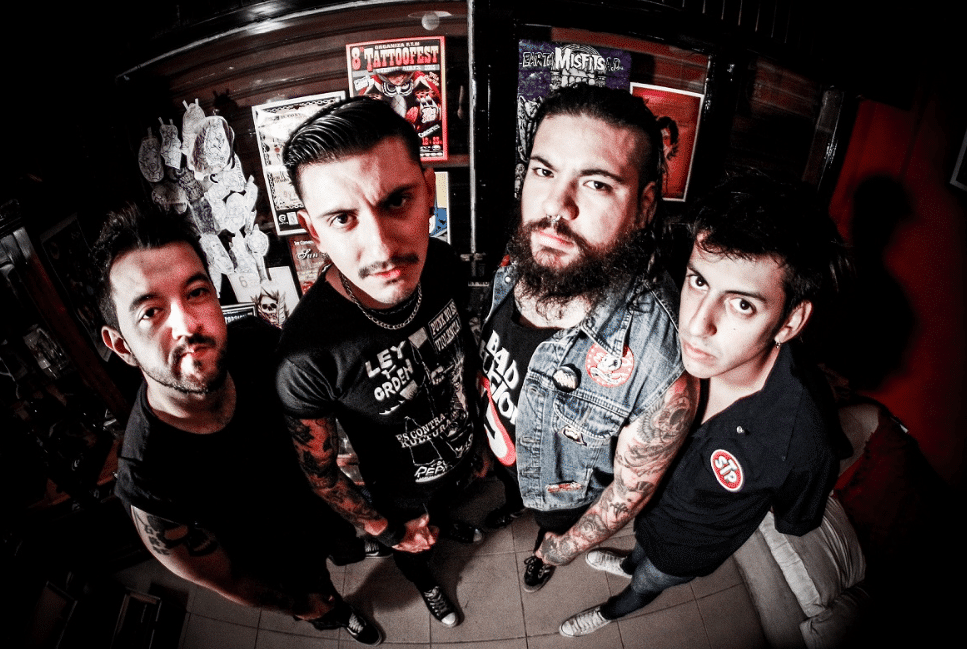 Old Skulls: "Hay muchas bandas consagradas que matan al rock" - En noviembre, además, el grupo va a tocar en Santiago de Chile. “Estamos contentos porque va a ser la primera vez que llevemos nuestro material fuera del país -dice-. Desde hace tiempo que nos llegan mensajes a las redes para que vayamos, y por fin se pudo dar. Tenemos ganas de hacer un segundo video para ‘El karma…’, y si todo sale bien, a fin de año vamos a empezar a preproducir nuestro tercer material”. Agárrense fuerte: Old Skulls no para, ni está en sus planes hacerlo. 66917add 5f13 4a7f a2fe 9efd67812059