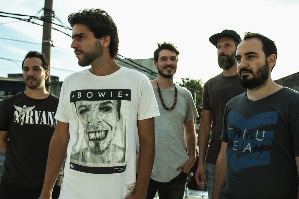 Tomás Grandinetti: "Gracias a nuestras familias y amigos que nos bancan desde siempre, Miniaturas de un Pavote sigue en pie" - El líder de la banda que también integran Facundo Piris en bajo, Juan Ignacio Stanley en batería, y Gonzalo Rodríguez y Guillermo Ceñal, en guitarras, habló sobre un exitoso 2018 que despiden junto a Científicos del Palo en el Uniclub del Abasto porteño. La fecha será el próximo domingo 30 de diciembre. 7da12a0f 45e5 4d9d b046 12ff462a78d5