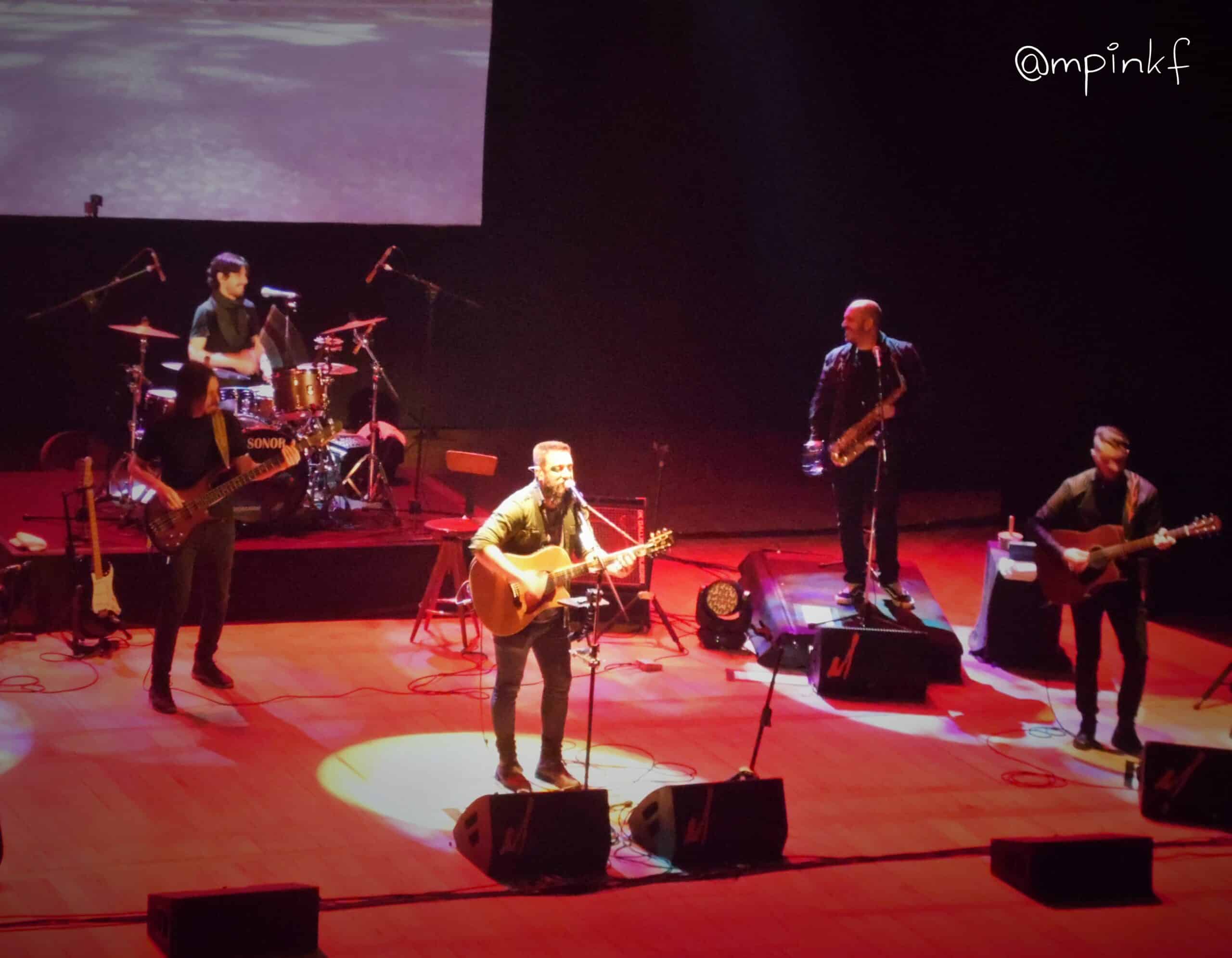 Piti Fernández debutó en vivo con su “Conmigo mismo” en Rosario - Un Piti Fernández familiero, reflexivo, nostálgico e intimista exhibió su ópera prima basada en su árbol genealógico, agradeciendo también al público pastillero por bancarlo en este ambicioso proyecto. 83617a51 1953 4d2b 91a4 16bd3f7886ef scaled