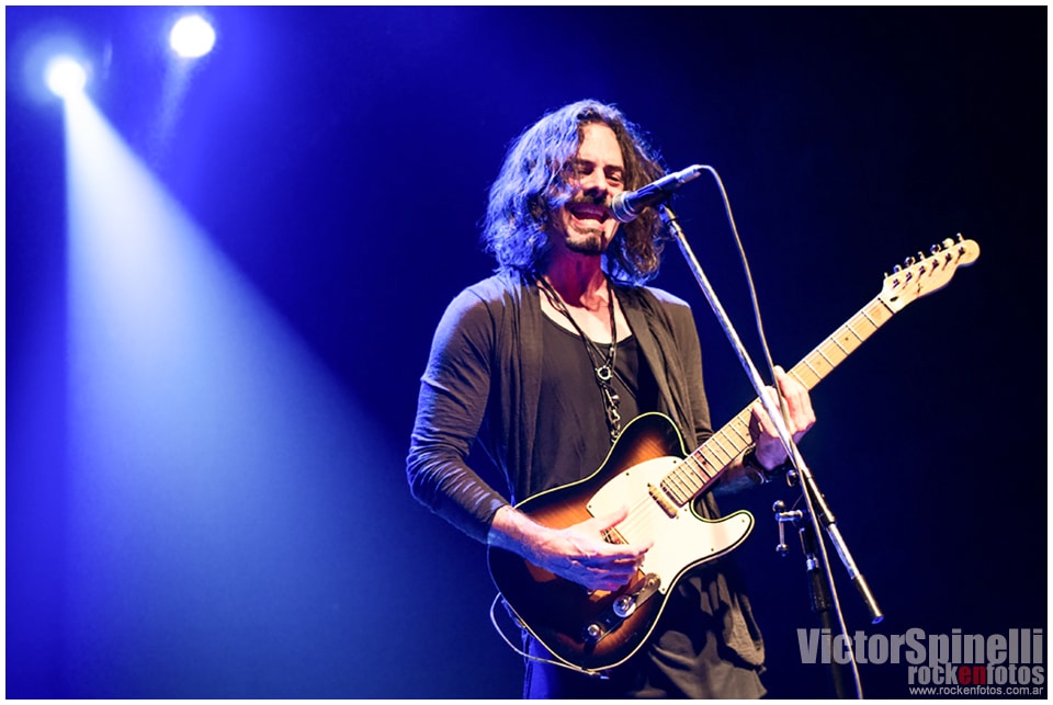 Richie Kotzen volvió a la Argentina - El virtuoso y prolífico guitarrista pasó nuevamente por nuestro país, esta vez para presentar su nuevo disco de grandes éxitos: "The Essential Richie Kotzen". Como en su última visita (junio 2012), el escenario fue el del Teatro Vorterix. 89da7322 67bf 4df9 bb40 a81298b1b814