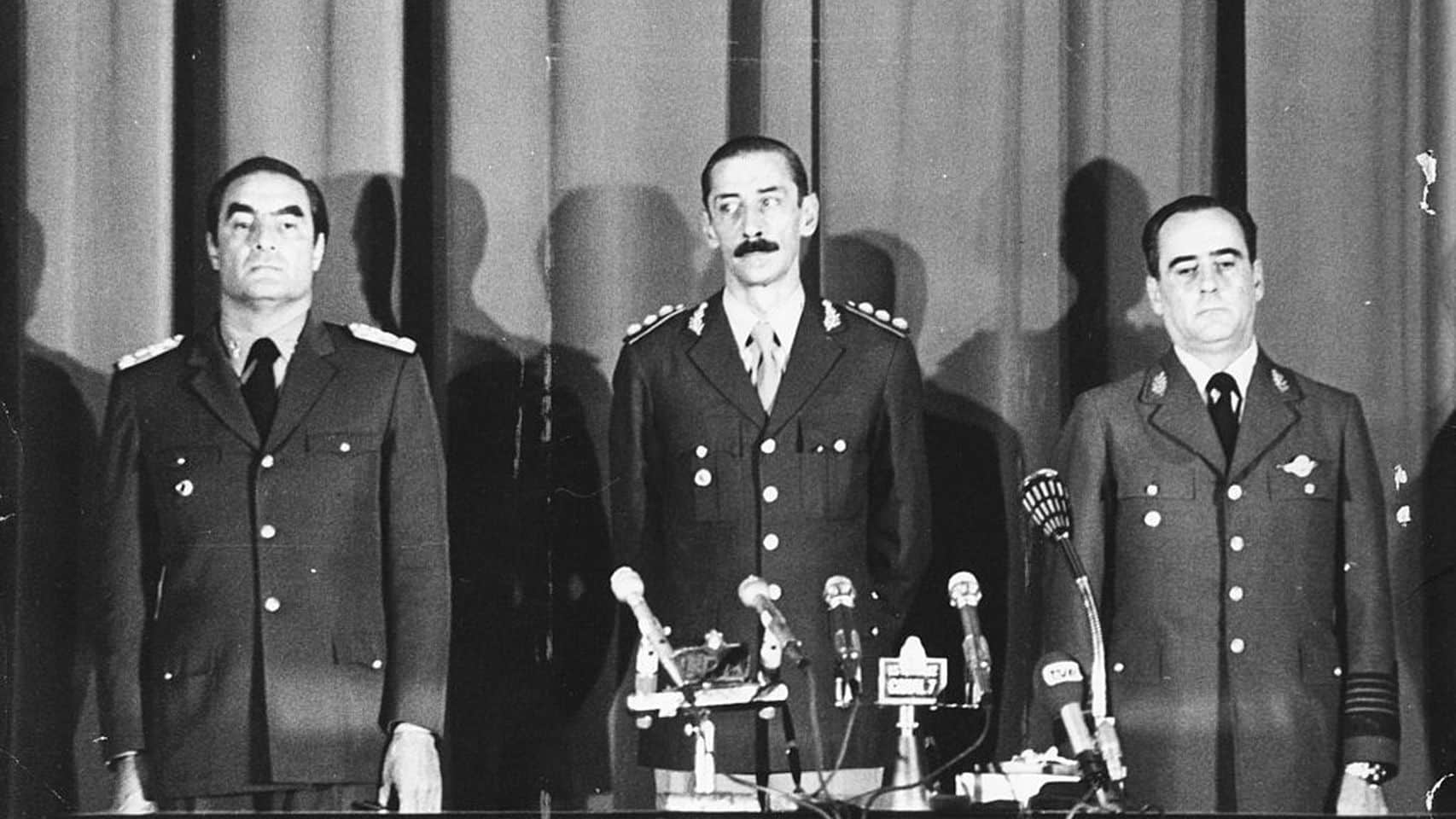 El metal también grita "Nunca más" - En pleno terrorismo de Estado, V8 denunciaba el conformismo al que se habían relegado la mayoría de las bandas. Esa lucha se propagó a otros exponentes del género, sosteniendo la bandera de protesta y resistencia. 95bf56e5 47fb 4019 99e8 27673996aa1d