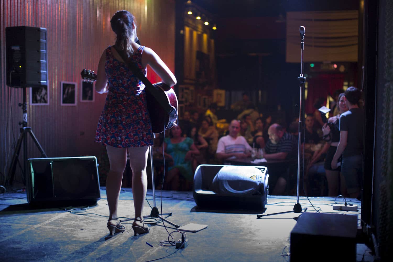 Música de Vegano - En el Conventillo Cultural del Abasto una movida peculiar toma forma desde hace un tiempo. Música, activismo y comida comulgan en el Club Seitan. Pasamos a divertirnos e informarnos, charlamos con sus organizadores y artistas sobre música y veganismo. Club Seitan 5