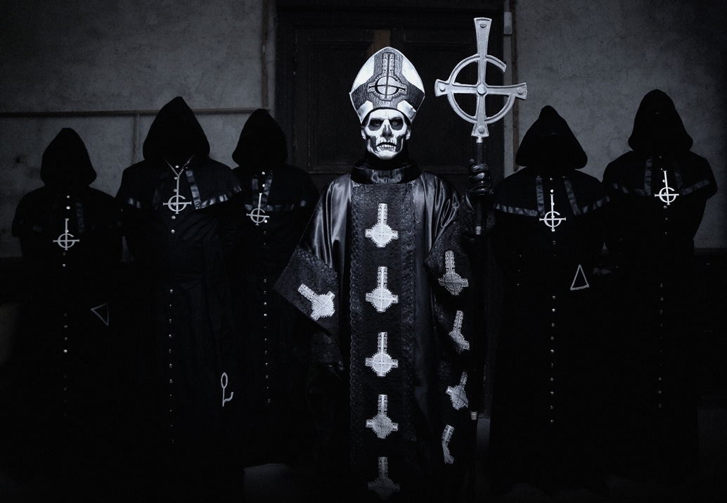 Papa Emeritus II: "El próximo disco de Ghost será más sólido" - La travesía de Ghost empezó en 2008, en Suecia. Tan sólo dos discos y un EP (Opus Eponymous, de 2010, Infestissumam e If You Have Ghost, ambos de 2013) les alcanzaron para posicionarse como uno de los grupos más excéntricos de la escena pesada. Ghost1 2