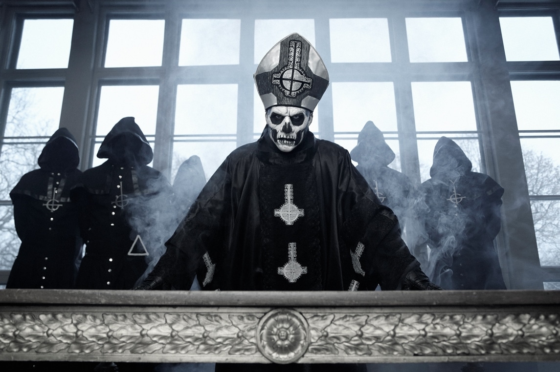 Papa Emeritus II: "El próximo disco de Ghost será más sólido" - La travesía de Ghost empezó en 2008, en Suecia. Tan sólo dos discos y un EP (Opus Eponymous, de 2010, Infestissumam e If You Have Ghost, ambos de 2013) les alcanzaron para posicionarse como uno de los grupos más excéntricos de la escena pesada. Ghost4