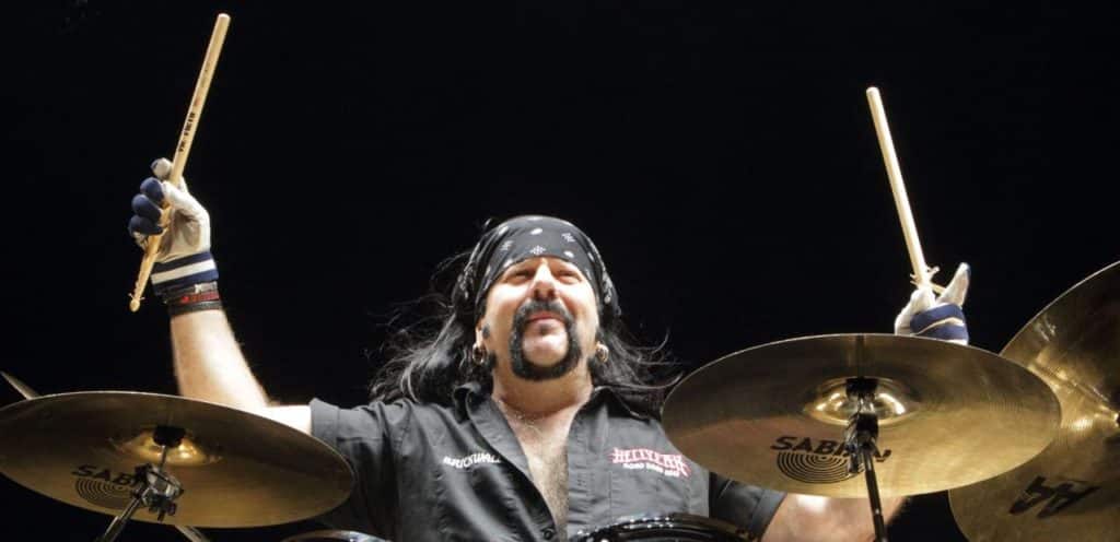 Vinnie Paul: "'Dimebag' Darrell es como el sexto miembro de Hellyeah" - El co-fundador de Pantera habla sobre la influencia de su hermano en su banda actual, que tocó en el Maximus Fest. Entrevista exclusiva con Rock.com.ar. Hellyeah4