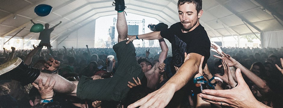 Truckfighters: una recorrida por su universo secreto - “¿La foto de la guitarra llena de sangre que publiqué en Twitter? Sí, es real”, dice Niklas “Dango” Källgren como si hablara de algo de todos los días. Y agrega: “A veces toco con tanta fuerza que se me cortan los dedos”. Si alguna vez viste a Truckfighters, vas a entender que es algo totalmente esperable. Pero algunas veces, las cosas se les tornaron todavía peor. ¿No nos creés? Seguí leyendo. Truckfighters2