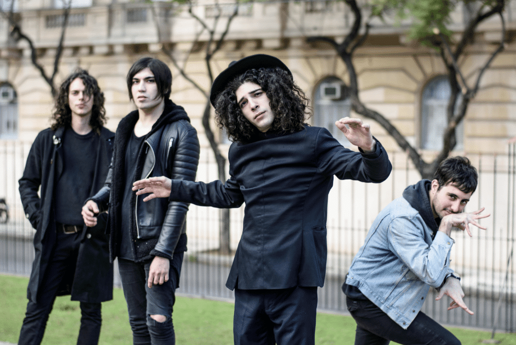 Electric Child: "Creamos un nuevo formato, el insta-álbum" - "A fines de 2017 tuvimos un impasse. Cuando nos juntamos, nos planteamos qué hacer: si editar algo en un formato usual o subir la apuesta. Ahí surgió la idea de armar temas de un minuto, y ofrecer las versiones extendidas solamente en los conciertos", explica John Goodblood, cantante de los argentinos Electric Child. a66a6a96 2cae 49a9 b1b9 0736861e9480