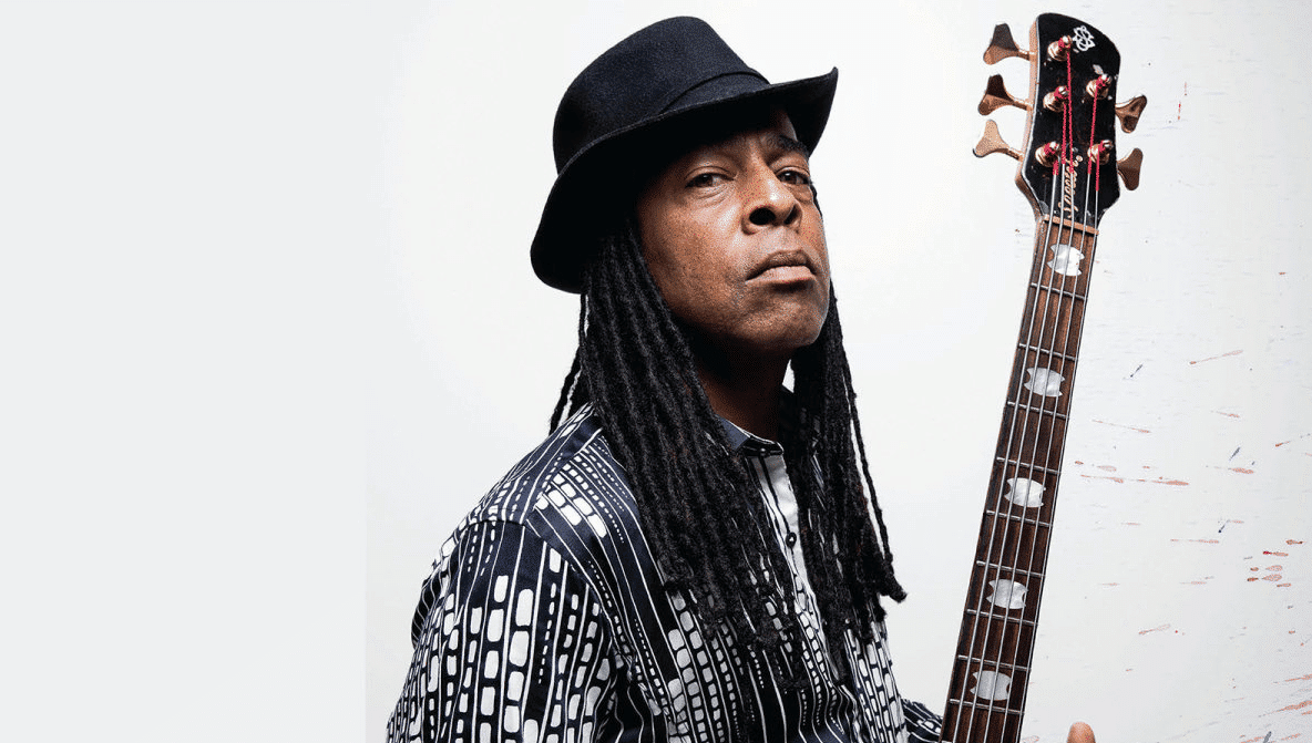 Living Colour: "Somos como una familia disfuncional" - El éxito comercial es un arma de doble filo. Un ejemplo claro es el de Living Colour: en 1992, la el cuarteto agonizaba. Muzz Skillings, el bajista que había estado por seis años (y con el que habían grabado "Vivid", de 1988, y "Time’s Up", de 1991) dejaba el grupo. Habían roto las estructuras del rock alternativo, pero en realidad eran ellos los que se estaban desmoronando por dentro. afe9d100 500d 4ee9 8007 55db9b841687