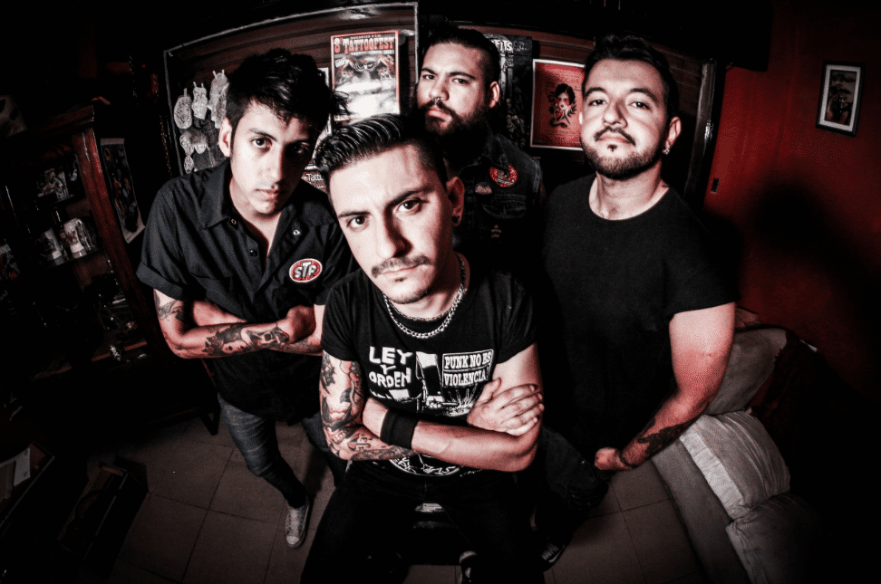 Old Skulls: "Hay muchas bandas consagradas que matan al rock" - En noviembre, además, el grupo va a tocar en Santiago de Chile. “Estamos contentos porque va a ser la primera vez que llevemos nuestro material fuera del país -dice-. Desde hace tiempo que nos llegan mensajes a las redes para que vayamos, y por fin se pudo dar. Tenemos ganas de hacer un segundo video para ‘El karma…’, y si todo sale bien, a fin de año vamos a empezar a preproducir nuestro tercer material”. Agárrense fuerte: Old Skulls no para, ni está en sus planes hacerlo. b915e799 27f5 462a 923d 0dc7285d9ca5
